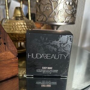 Huda Beauty Easy Bake Loose Baking & Setting Powder - Cherry Blossom Cake